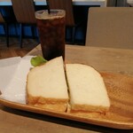 Yuko Cafe - グリルチキンサンド(418円)、アイスコーヒー追加(+165円)