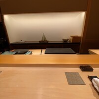 鮨 はしもと - 整然としたカウンターカウンター