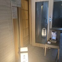 赤坂 鮨葵 - 階段を上がったところの入り口