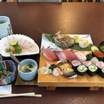 Osushiya San Uochiyuu - 松寿司、天然ヒラメ刺身、太刀魚塩焼、印元胡麻和え、茶碗蒸し(サービス)