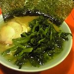 麒麟 - 半玉らーめん 500円  味濃いめ、アブラ多め　ほうれん草