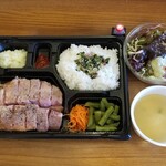 肉料理と赤ワイン ニクバルダカラ - 