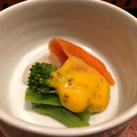 とり田 博多本店 - 菜の花とサーモンの和え物