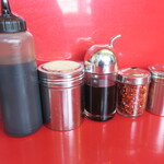 ラーメン二郎 - 卓上調味料