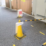 ラーメン二郎 - 店外のウェイティングスペース（終了ver）