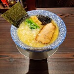 Niboshi Seimenjo - 淡麗煮干し中華そば
                        750円
                        