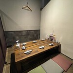 Warayaki Teppanyaki Iyasaka - 6名様お座敷席。つい立があるので他のお客様の目は気になりません。