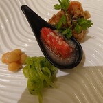 中国飯店 富麗華 - 前菜盛り合わせ。
      彩り野菜の湯葉包み  トマトのライチ漬け
      チシャトウの葱油風味  ひよこ豆の八角風味