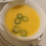 中国飯店 富麗華 - 新鮮とうもろこしのスープ。
      本当に 元気が 出る 美味しいです。