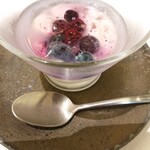 中国飯店 富麗華 - ジンジャエールのゼリー。
      ゴールデンキウイ と ドラゴンフルーツ