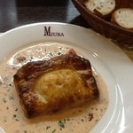 洋食 三浦亭 - サーモンとズワイガニのパイ包み焼き