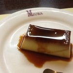 洋食 三浦亭 - プリンは昔懐かしいハードタイプ