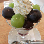 フルーツパーラーゴトー - ぶどうのパフェ