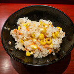富小路 やま岸 - とうもろこしと鮭の混ぜご飯