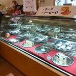 ロッテンマイヤーズカフェ - チーズ売ってます