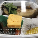 瓢たん - カレイの煮付け弁当(630円) 30円引き