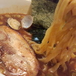 ピロピロ、プリプリと唇を弾き、艶やかな美肌がエロエロの食感！