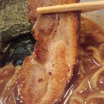 炙りも入って香ばしく、大きく厚いｶｯﾄの好感高い豚ﾊﾞﾗﾁｬｰｼｭｰ！