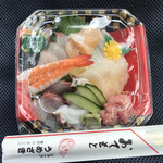 ショップ うめざき - 料理写真:海鮮丼＝５９４円 税込