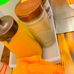 野菜みそラーメン 鬼首 - 一味とブラックペッパー、酢も。