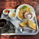 喫茶 アトリエ - もれなくサービスされる。豪華すぎるモーニング。