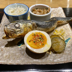 食堂こなん - 飯物
      しらす なめ茸山椒 めざし 煮卵 香物
