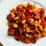 Spicy stir-fried chicken cartilage and garlic