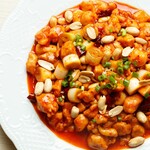 Stir-fried chicken peanuts sweet and spicy