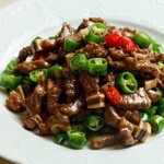 Bone-in ribs stir-fried with 2 kinds of chili peppers