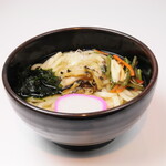 Kikyouya Kuromitsuan - 甲州名物「鮑の煮貝」をトッピングした、釈迦堂上り限定の一品です。お蕎麦のご用意もございます。