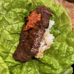 Sumibi Yakiniku Daishougun - サンチュ、ライス、肉、辛味噌、この組み合わせが美味しい