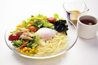 Kikyouya Kuromitsuan - 甲州名物「おざら」を使用した新鮮野菜たっぷりのサラダおざらです。のど越しが最高です。