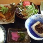 新和食 馳 - 