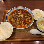 中国菜 オイル - 麻婆豆腐ランチ（小皿、スープ、ご飯お代わり自由）
                                1100円