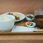 小さな食堂 ヒロ - 鶏モモ肉のじぶ煮定食 (税込)700円 ※正面から(2021.06.08)