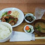 小さな食堂 ヒロ - 鶏モモ肉のじぶ煮定食 (税込)700円　(2021.06.08)