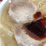 双喜紋 - 辛味とチャーシューのアップ