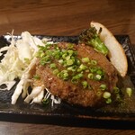 十勝暖欒酒場 かっさい - 単品 網焼ハンバーグ 500円(税込)
