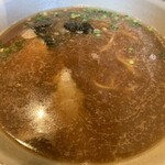 Yoshikabuto - スープがたっぷりすぎるラーメン