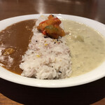 フランス酒場 メリメロ - グリーンカレーとポークカレーです