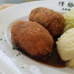 洋食屋 伊勢十 - 松坂牛のメンチカツ　500円オープン価格
            普段1,000円