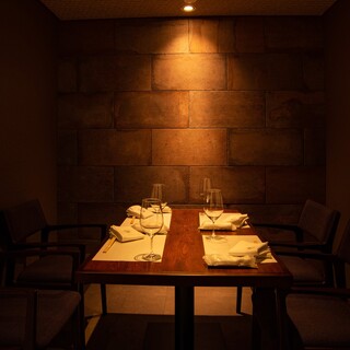 プライベートな空間でお食事をお楽しみいただける個室