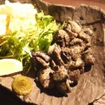 Sumiyaki To Kamameshi Sakaguchi - 【もも肉籠炙り焼】炭の香りが食欲をそそる人気メニューです。