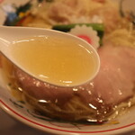 つけめん金龍 - 白だしワンタン麺のスープ