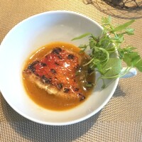 La Brianza - 金目鯛炭火焼きチュッピン、イタリアリグーリア州の郷土料理トマト入り。金目鯛をほぐしながらスープといただきながら、パンに吸わせまくり♪♪ 添えられた梶谷農園さんのハーブも素晴らしいアクセント美味～