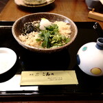 Dankazura Kosuzu - ”こ寿々そば”は薬味と蕎麦猪口　が一緒のお盆で出てきます。