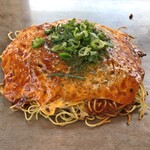 鉄板酒場 お好み焼き 大五郎 - 肉玉野菜そば大葉トッピング