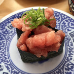 Muten Kurazushi - マグロの軍艦　110円