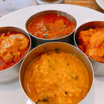 ヴェヌス サウス インディアン ダイニング 錦糸町店 -                    茄子と煮干しカレー
                                チキンカレー                         ジャガイモとキノコカレー
                                                   大根と豆のカレー