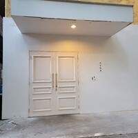 日本料理 e. - あおば通から少し入った隠れ家のような場所ですが、お店の前に来ると目立ちますね、日本料理とは思えない